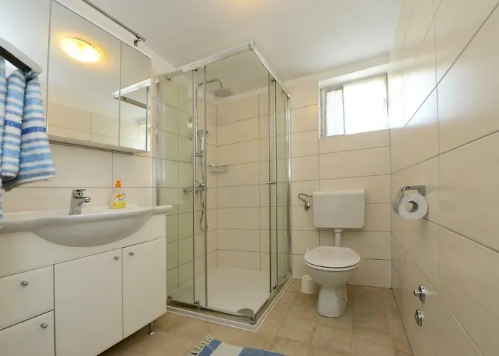 Апартаменти Beautiful First Row To The Sea