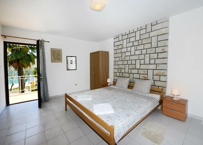 Beautiful First Row To The Sea Apartament Poreč