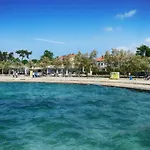 Beautiful First Row To The Sea Apartment *