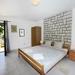 Beautiful First Row To The Sea Apartment Poreč