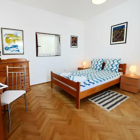 Beautiful First Row To The Sea Apartment Poreč