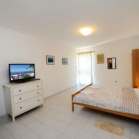 Beautiful First Row To The Sea Apartment Poreč
